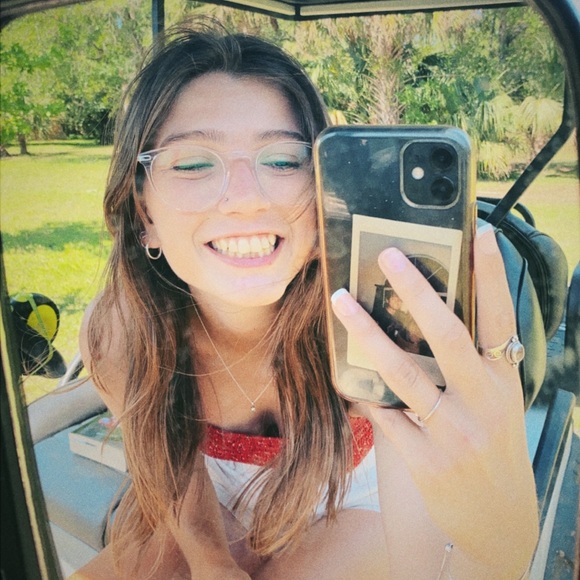 Meet your Posher, Mackenzie - Picture 1 of 1